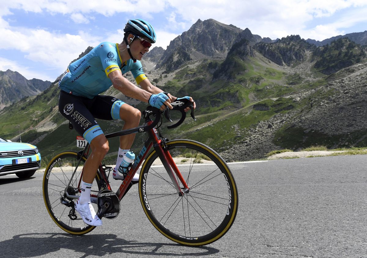 Jakob Fuglsang (Astana) on the attack