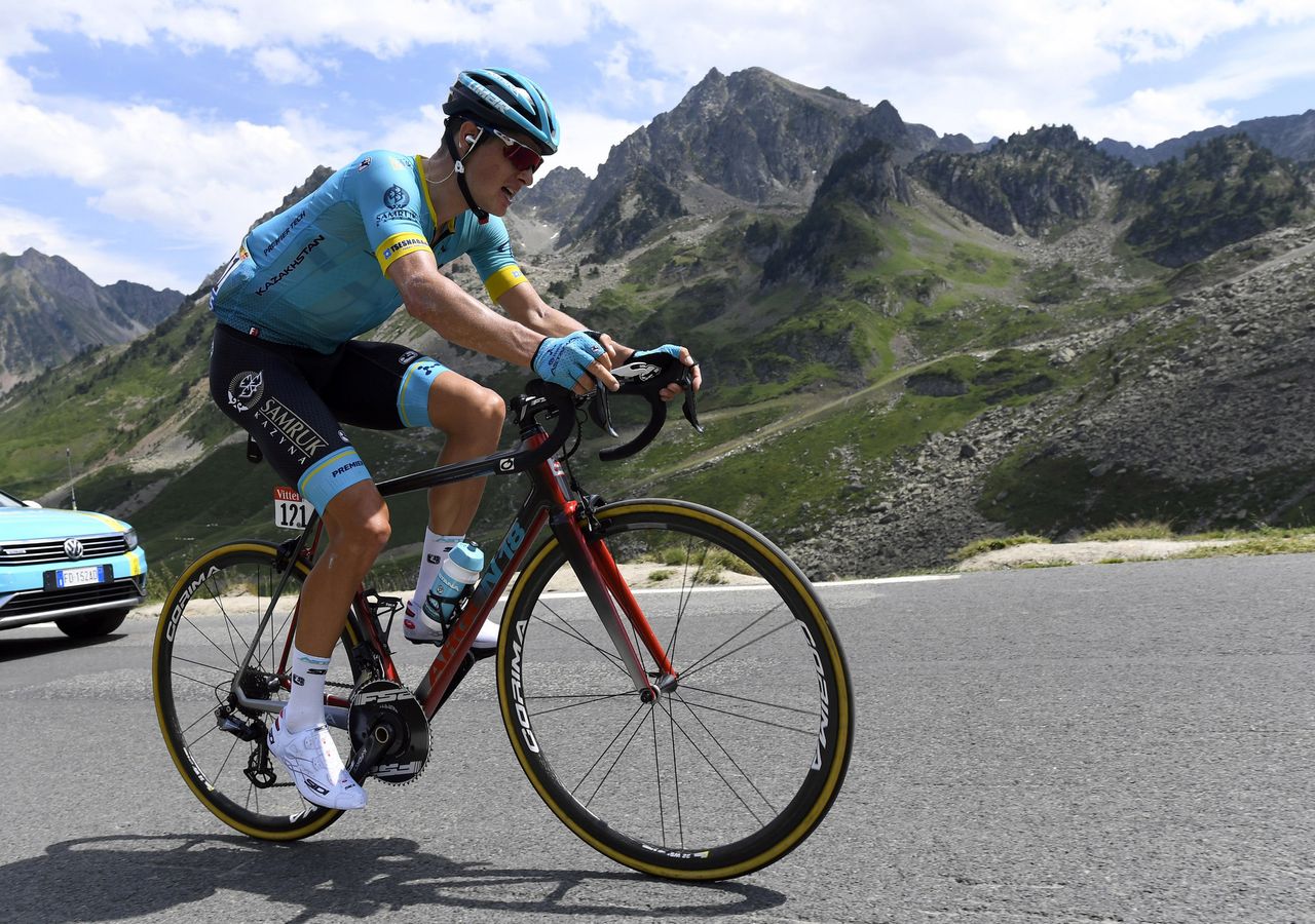 Jakob Fuglsang (Astana) on the attack