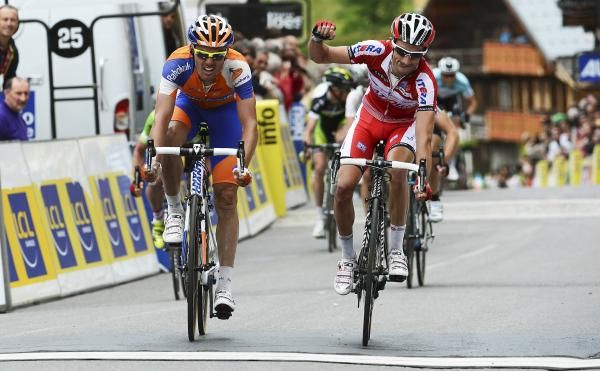 Dani Moreno (Katusha) wins the final stage of the Crit&eacute;rium du Dauphin&eacute; over Luis Leon Sanchez (Rabobank)