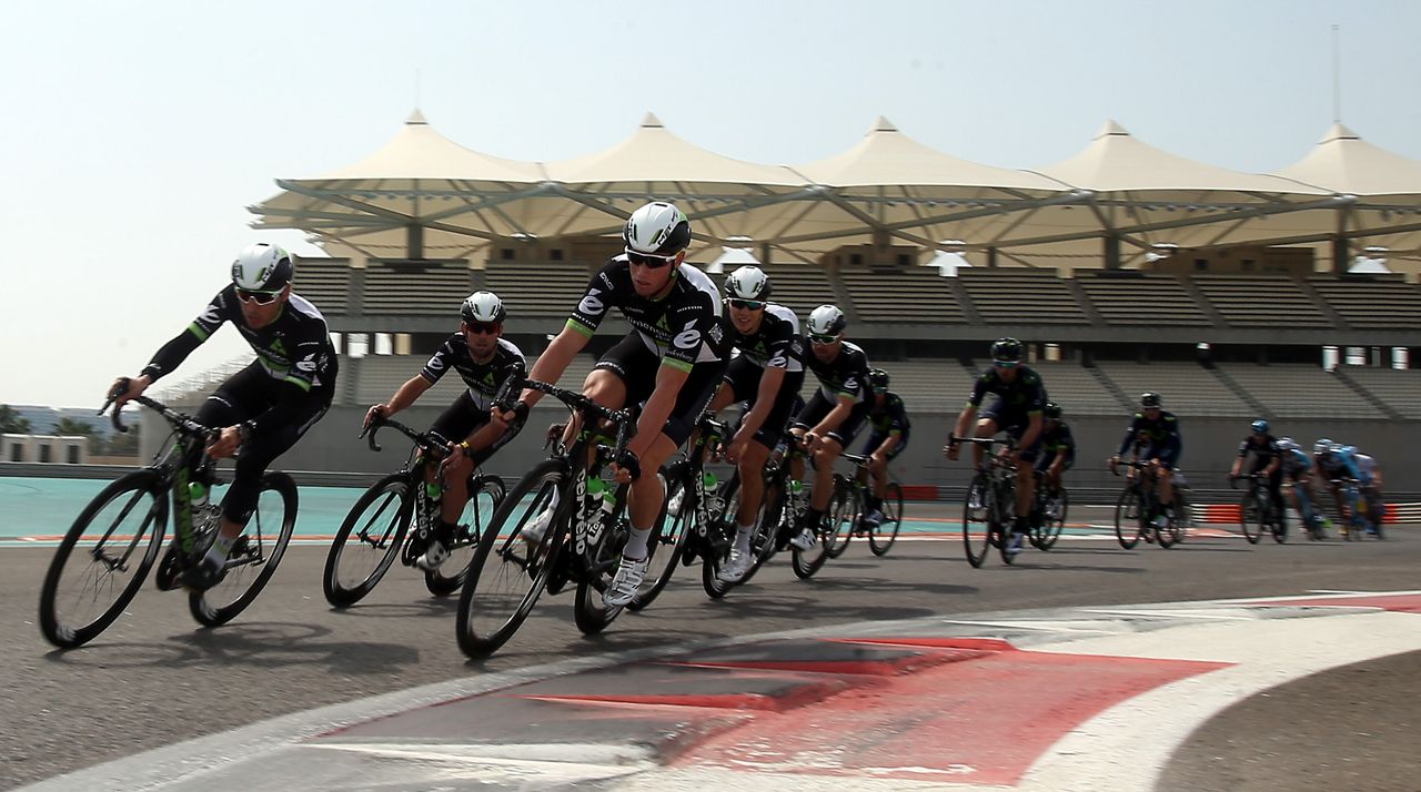 Mark Cavendish and his Dimension Data teammates