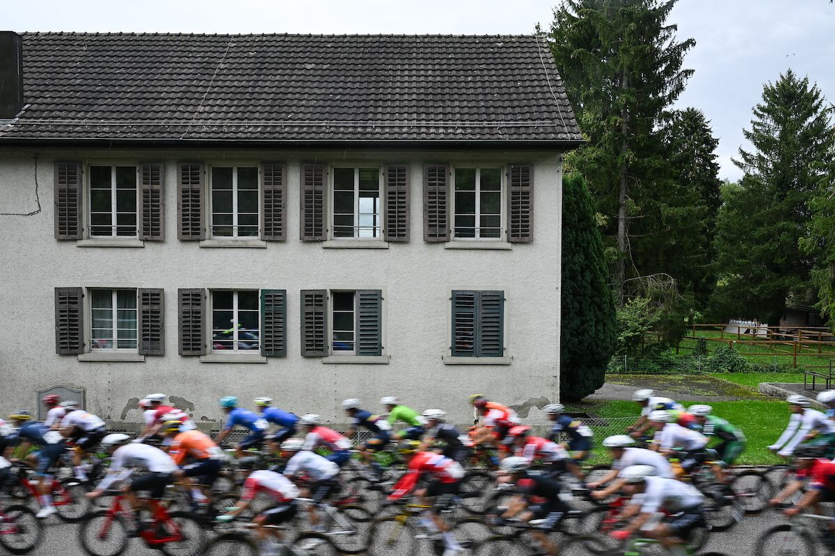 Picture by Chris Auld/SWpix.com - 27/09/2024 - 2024 UCI Road and Para-cycling Road World Championships, Zurich, Switzerland - Men&acirc;s U23 Road Race - The Peloton