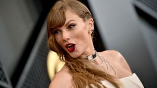 Taylor Swift pulling an excited face on the red carpet