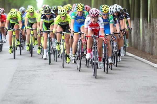 Rong Tang Ke (China-Chongming Giant Pro Cycling) leads the bunch