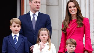 LONDON, UNITED KINGDOM - JUNE 05: (EMBARGOED FOR PUBLICATION IN UK NEWSPAPERS UNTIL 24 HOURS AFTER CREATE DATE AND TIME) Prince George of Cambridge, Prince William, Duke of Cambridge, Princess Charlotte of Cambridge, Prince Louis of Cambridge and Catherine, Duchess of Cambridge stand on the balcony of Buckingham Palace following the Platinum Pageant on June 5, 2022 in London, England. The Platinum Jubilee of Elizabeth II is being celebrated from June 2 to June 5, 2022, in the UK and Commonwealth to mark the 70th anniversary of the accession of Queen Elizabeth II on 6 February 1952.