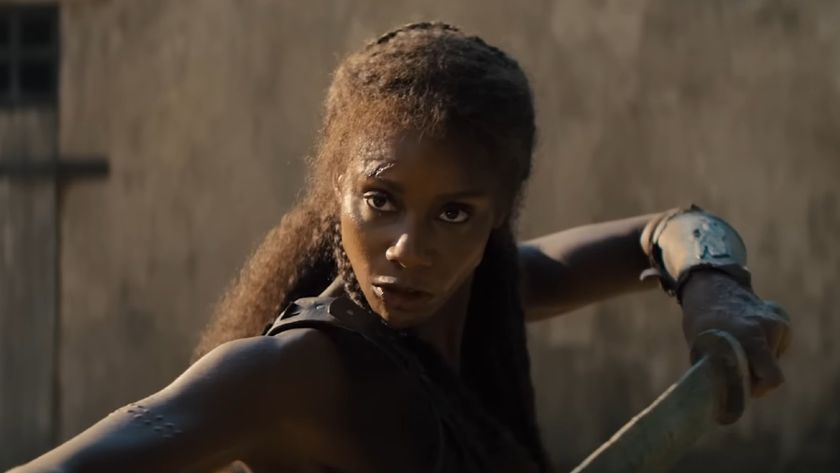 Tenika Davis holding a sword in Spartacus: House of Ashur