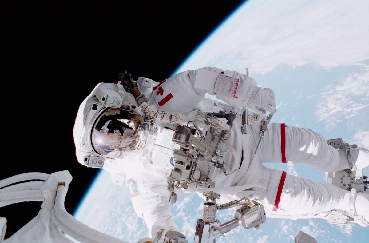 Hadfield Spacewalk 2001