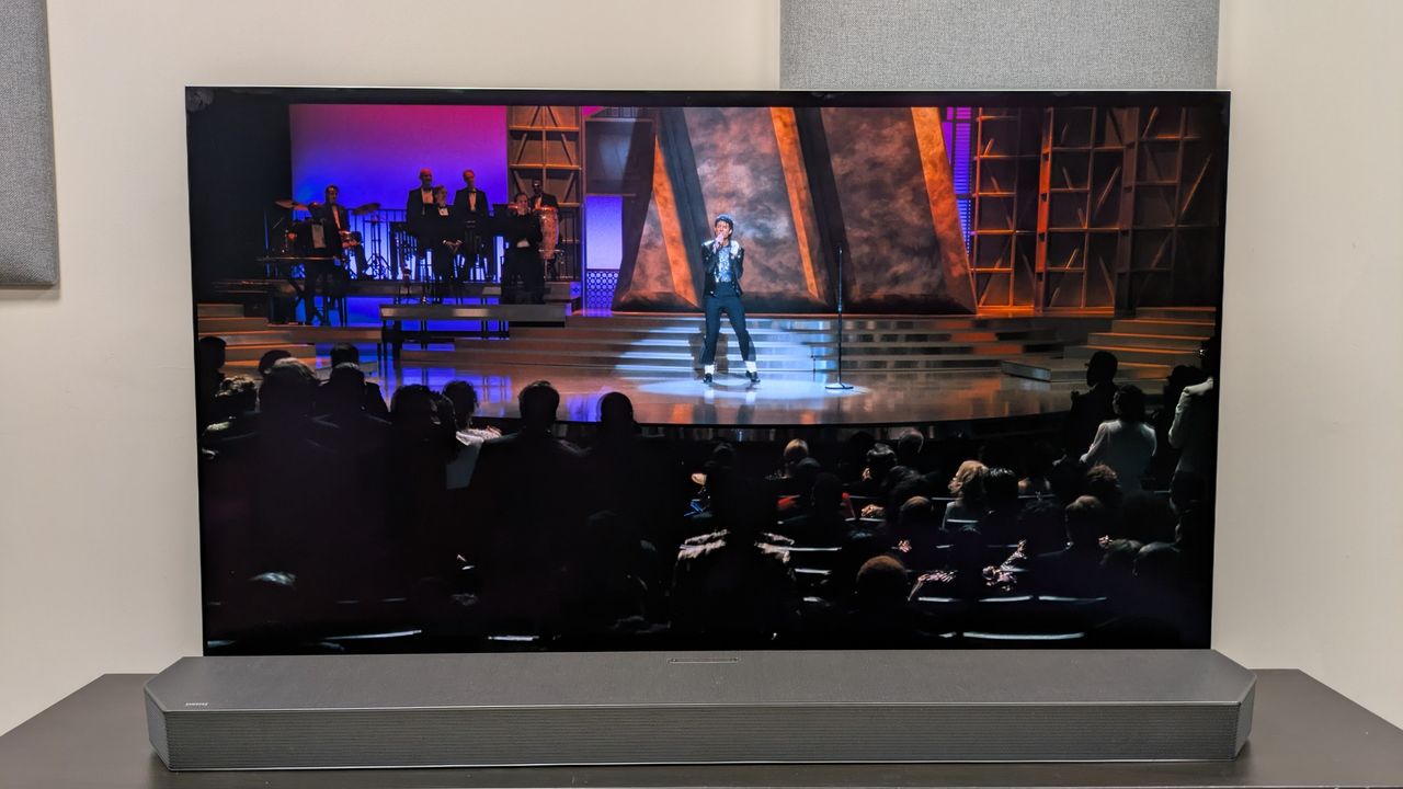 Michael 4K Blu-ray on LG G6 showing live performance of Billie Jean