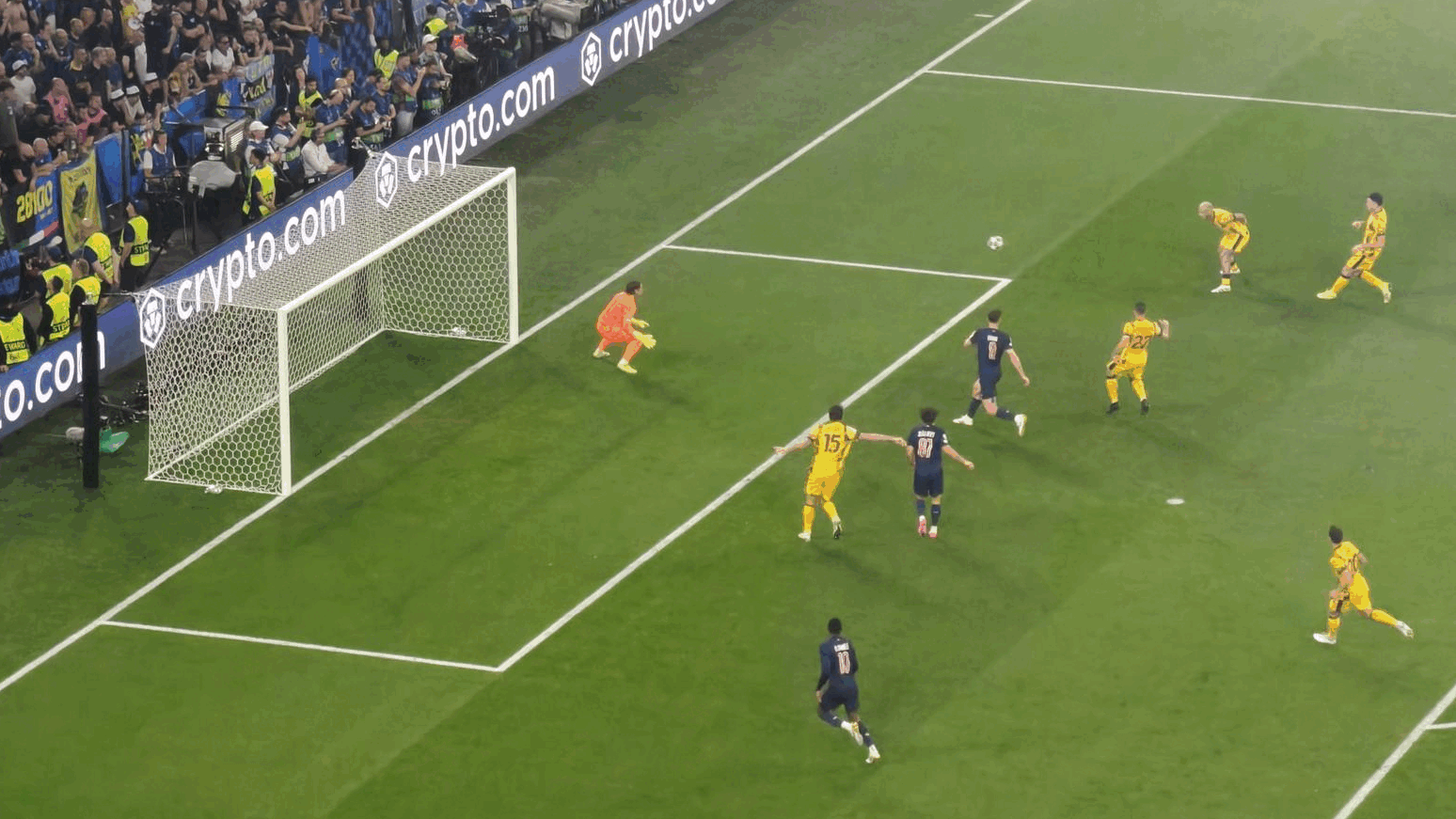 Animated GIF of a goal being scored in the 2025 UEFA Champion's League final