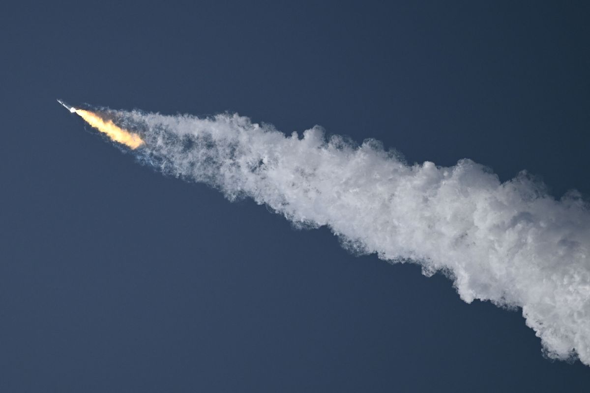 SpaceX&#039;s Starship moments before exploding. 