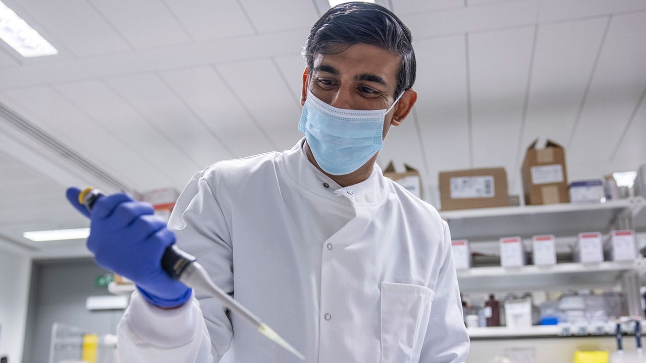 Rishi Sunak brandishing a big needle 