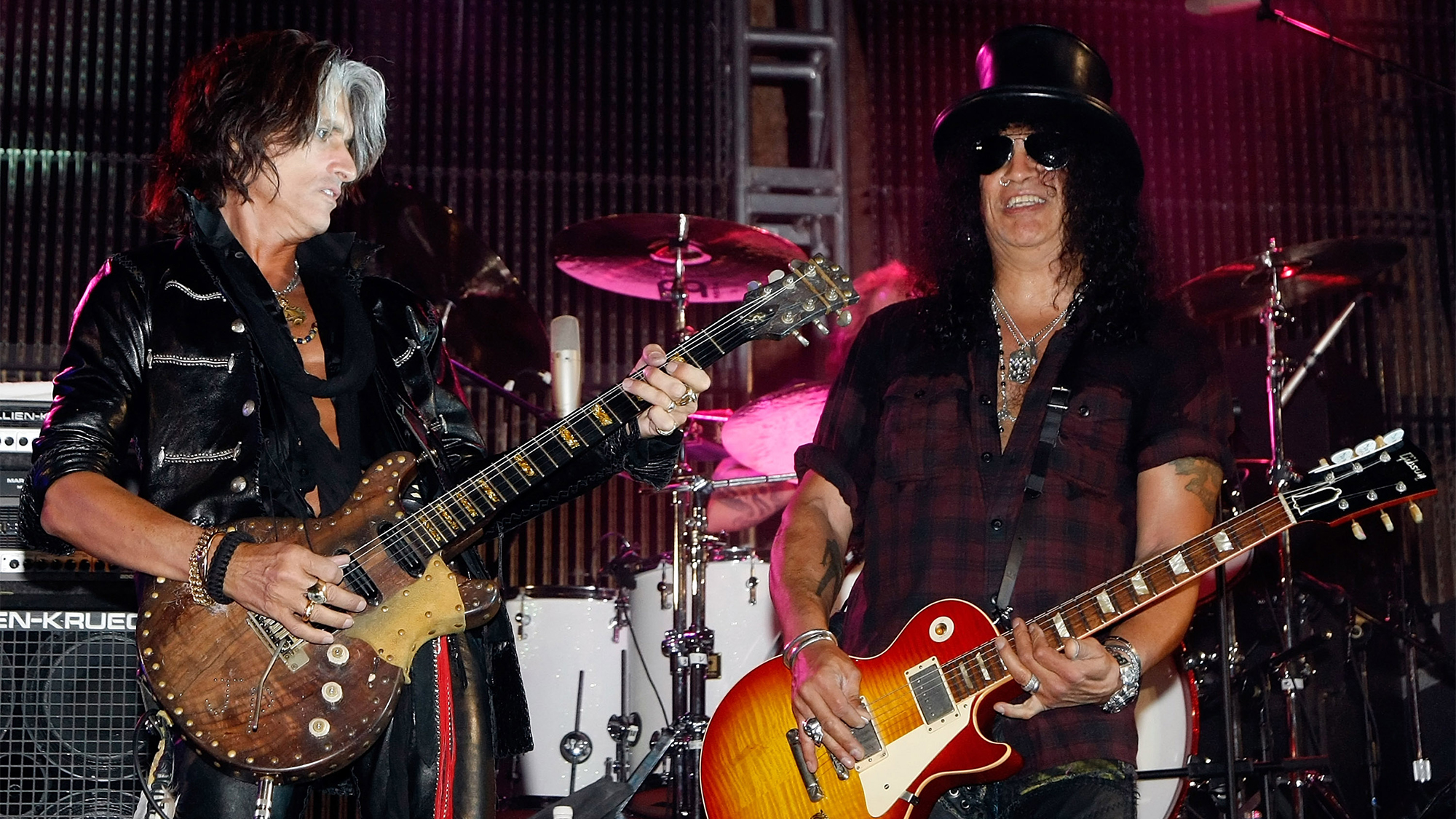 Aerosmith guitarist Joe Perry (L) and guitarist Slash perform during a concert at the Bare Pool Lounge at The Mirage Hotel &amp;amp; Casino to celebrate the resort&#039;s 20th anniversary early on October 3, 2009 in Las Vegas, Nevada.