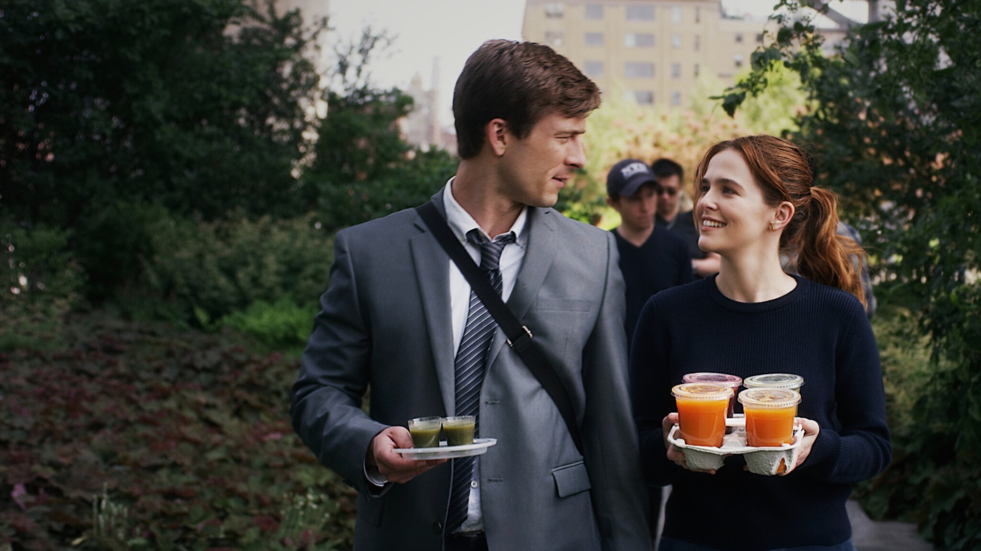 Glen Powell and Zoey Deutch in Set It Up