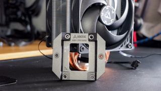 Arctic Freezer 36 air cooler on a desk.