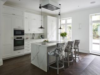 white kitchen with marble worktops kitchen island