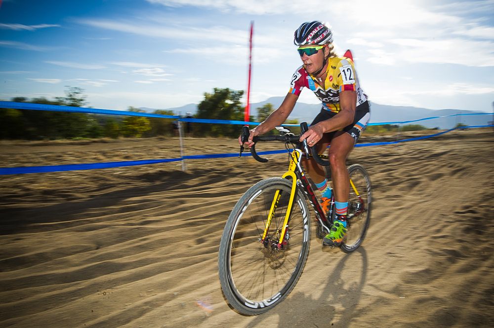 Meredith Miller (Noosa) floating over the short sand pit with the Flatirons as a backdrop.