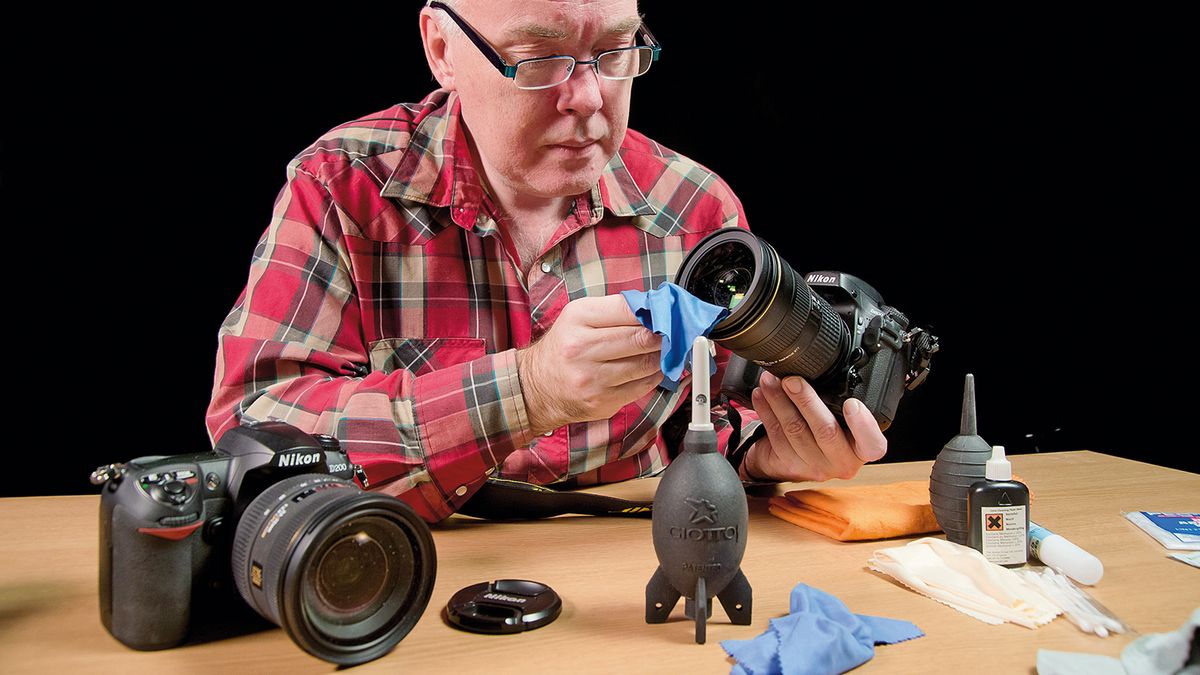 Cleaning a camera lens: tips for removing dust and fingerprints
