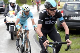 Chris Froome leads Nibali on stage three of the 2014 Tour de Romandie