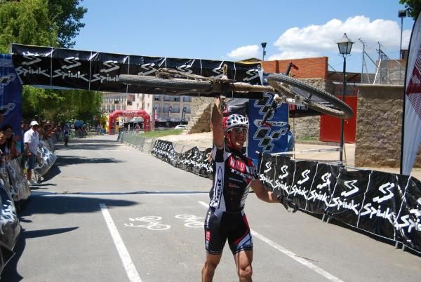 Carlos Coloma (Wild Wolf Trek) celebrates the win.