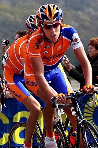Thomas Dekker (Rabobank) riding in the peloton at the top of Gulpenberg.