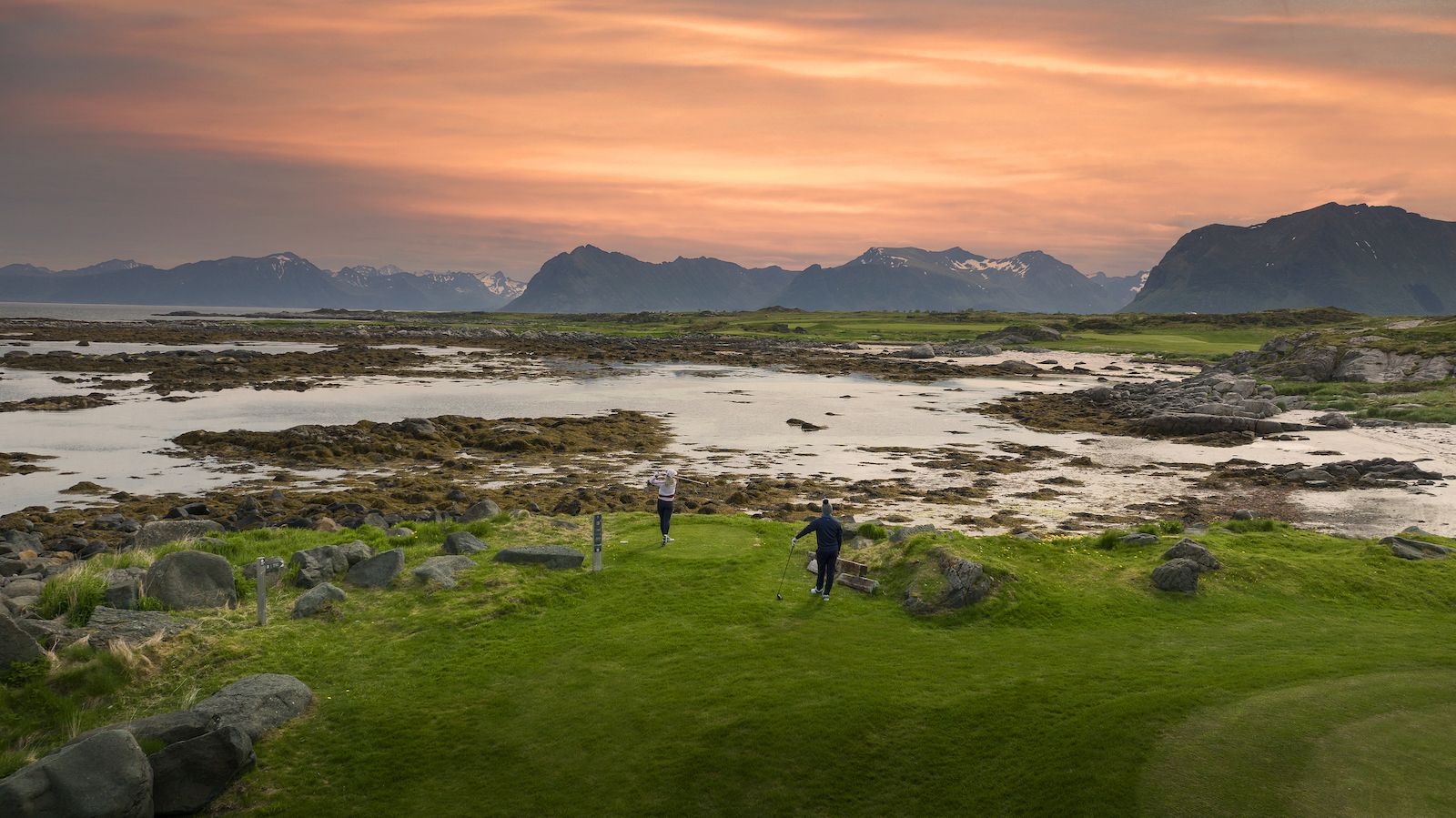 Crossing obstacle - Lofoten Links