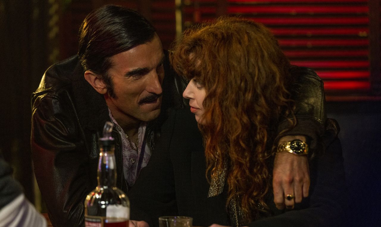 Sharlto Copley as Chez, Natasha Lyonne as Nadia Vulvokov in episode 201 of Russian Doll