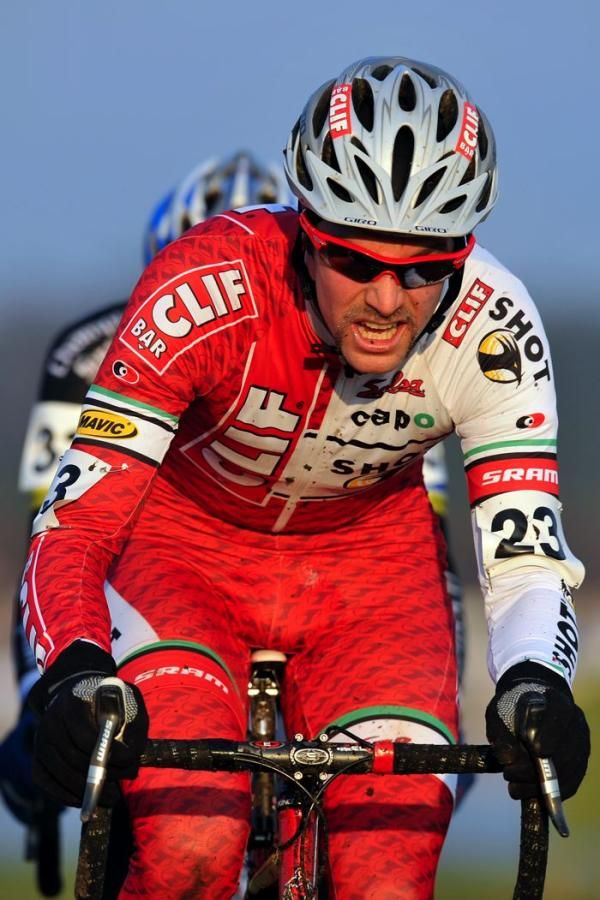 Troy Wells gets stuck into some European competition