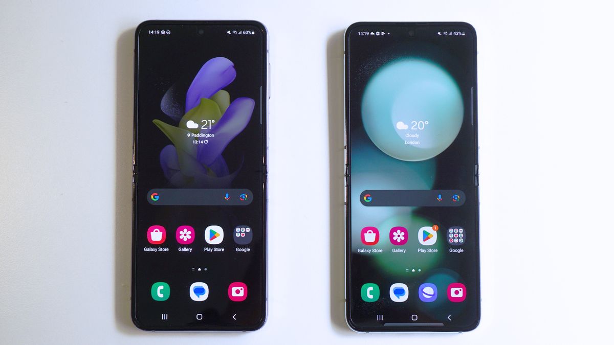 Samsung Galaxy Z Flip 4 vs Samsung Galaxy Z Flip 5 front straight open