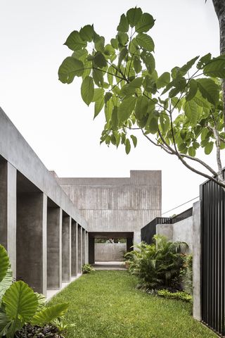 Ataúlfo House is designed around Mexican light and natural ventilation