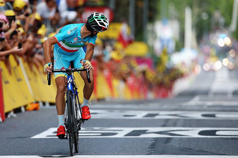 Vincenzo Nibali (Astana) looks back to see how much time he gained on the overall contenders