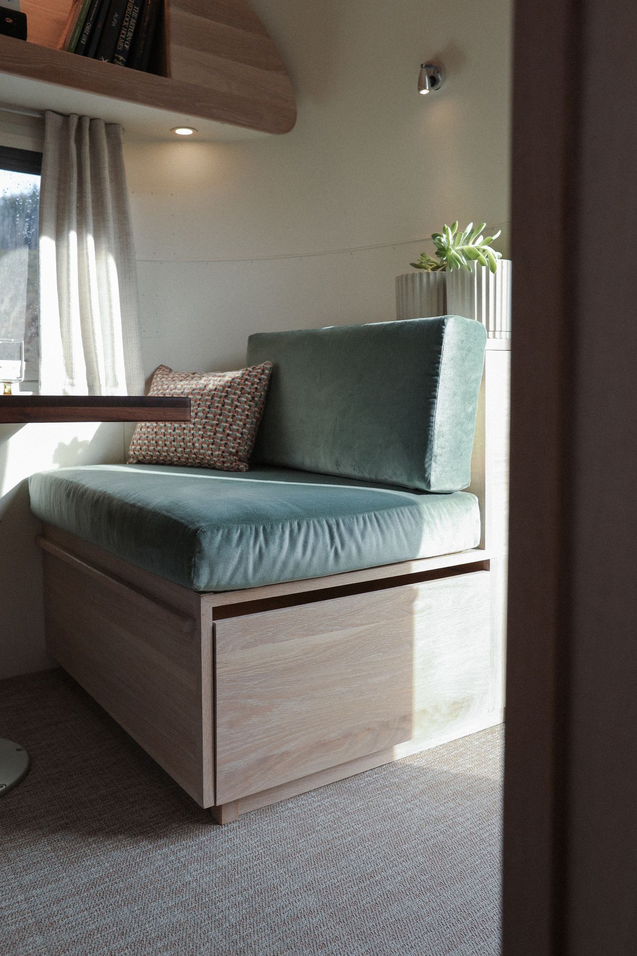 Perpetually Devastated's &AElig;vum Airstream interior