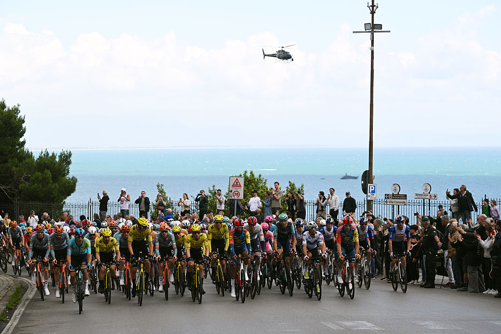 A general view of the peloton riding along the coast during the 109th Giro d'Italia 2026. (Photo by Tim de Waele/Getty Images)