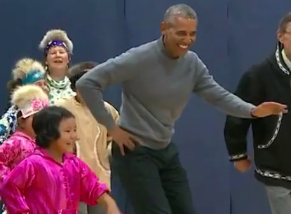 Obama dances with children in Alaska
