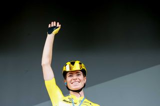 VALKENBURG Geletruidraagster Demi Vollering van SD WorxProtime voorafgaand aan de start van de vierde etappe van de Tour de France Femmes de Ronde van Frankrijk voor vrouwen van Valkenburg naar Luik De meerdaagse wielerronde behoort tot de UCI Womens WorldTour en duurt tot en met 18 augustus ANP BAS CZERWINSKI