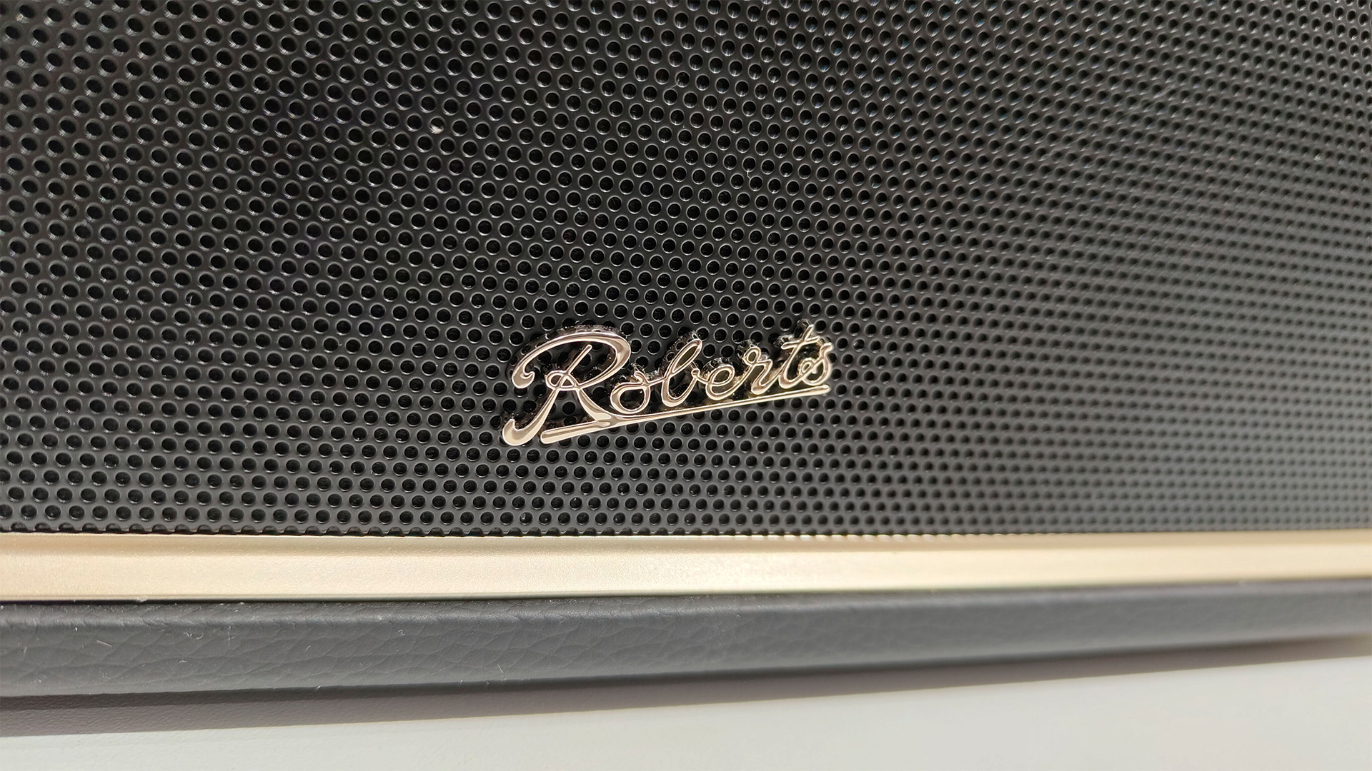 Close up on Roberts logo on Reva radio front grille