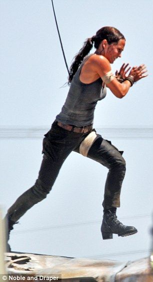 The new Tomb Raider movie looks practically like cosplay of the 2013 ...