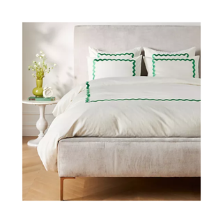 Scallop patterned sateen bedding set