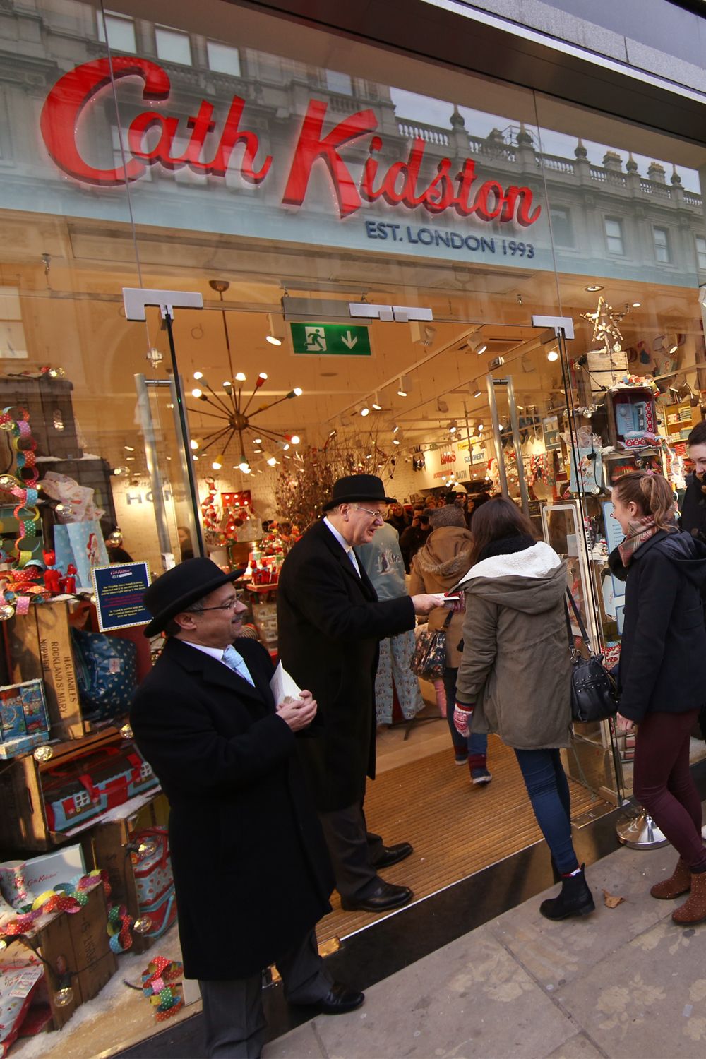 Cath Kidston Launches Flagship Store With A Fleet Of Printed Taxis   CS95o5QgEqaJ4N6HDHzJpN 1200 80 