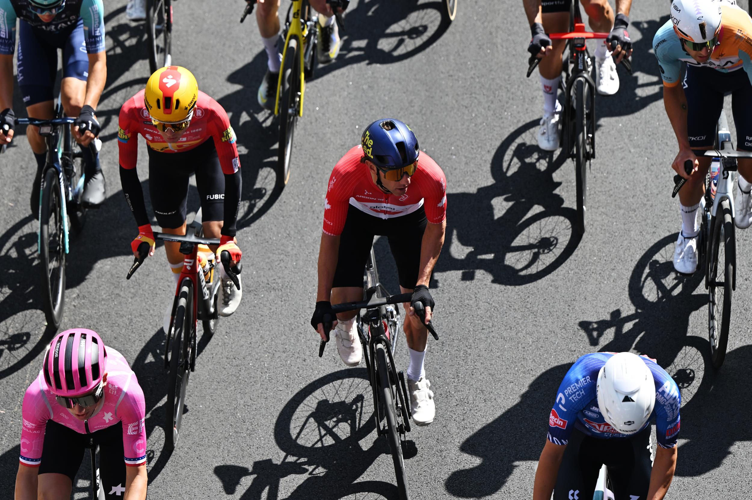 Mike Woods in the peloton during GP de Quebec 2026