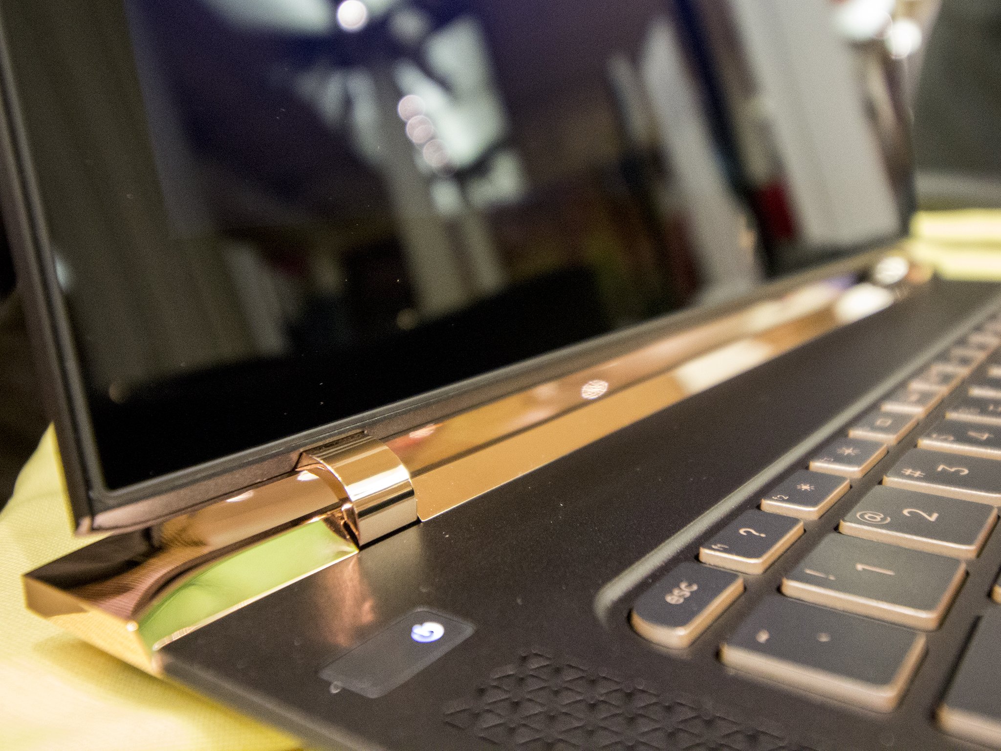 HP Spectre hinge and keyboard