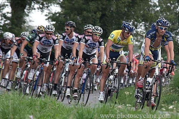 Race leader Bjorn Leukemans (Vacansoleil-DCM) tucked in behind his teammates.