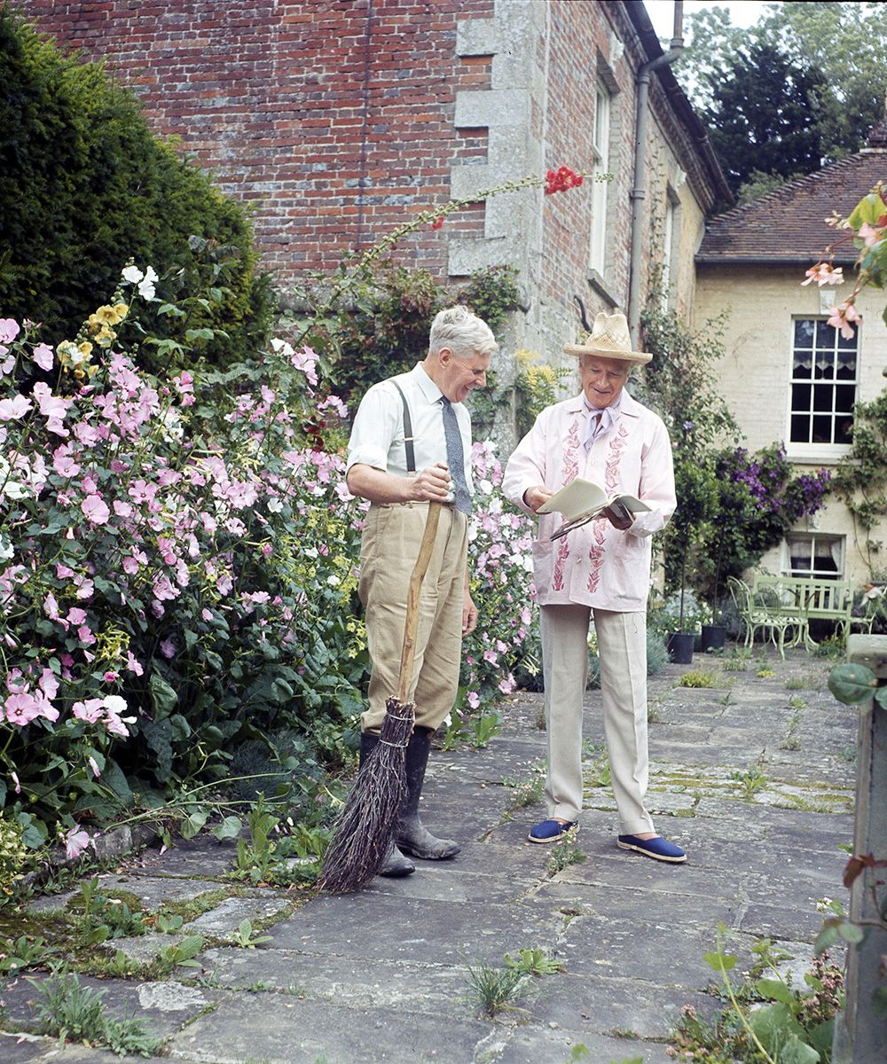 Cecil Beaton's Reddish House is for sale –Cecil Beaton Manor House ...