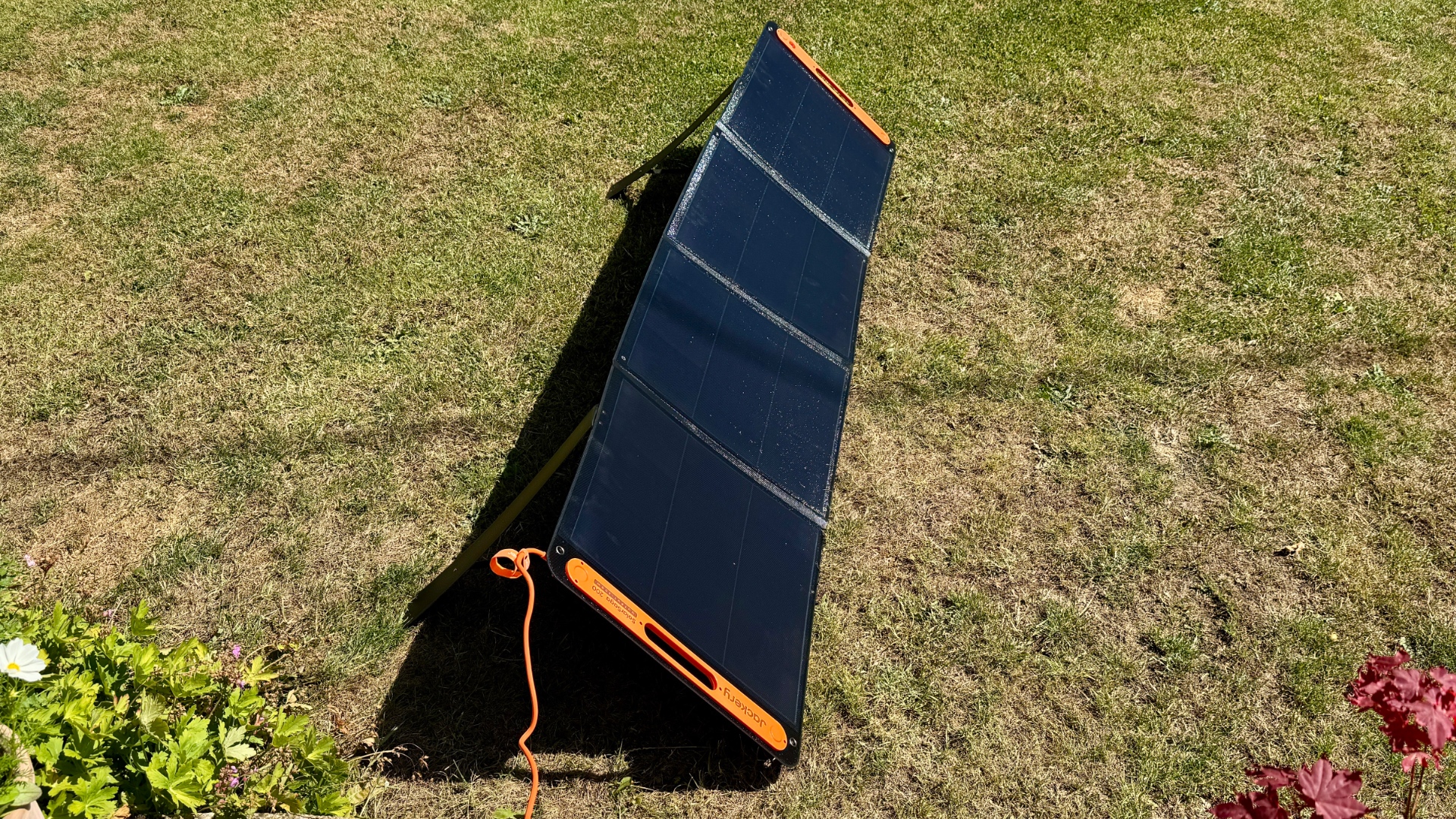 Jackery Explorer 3000 V2 solarsaga solar panela 200W so