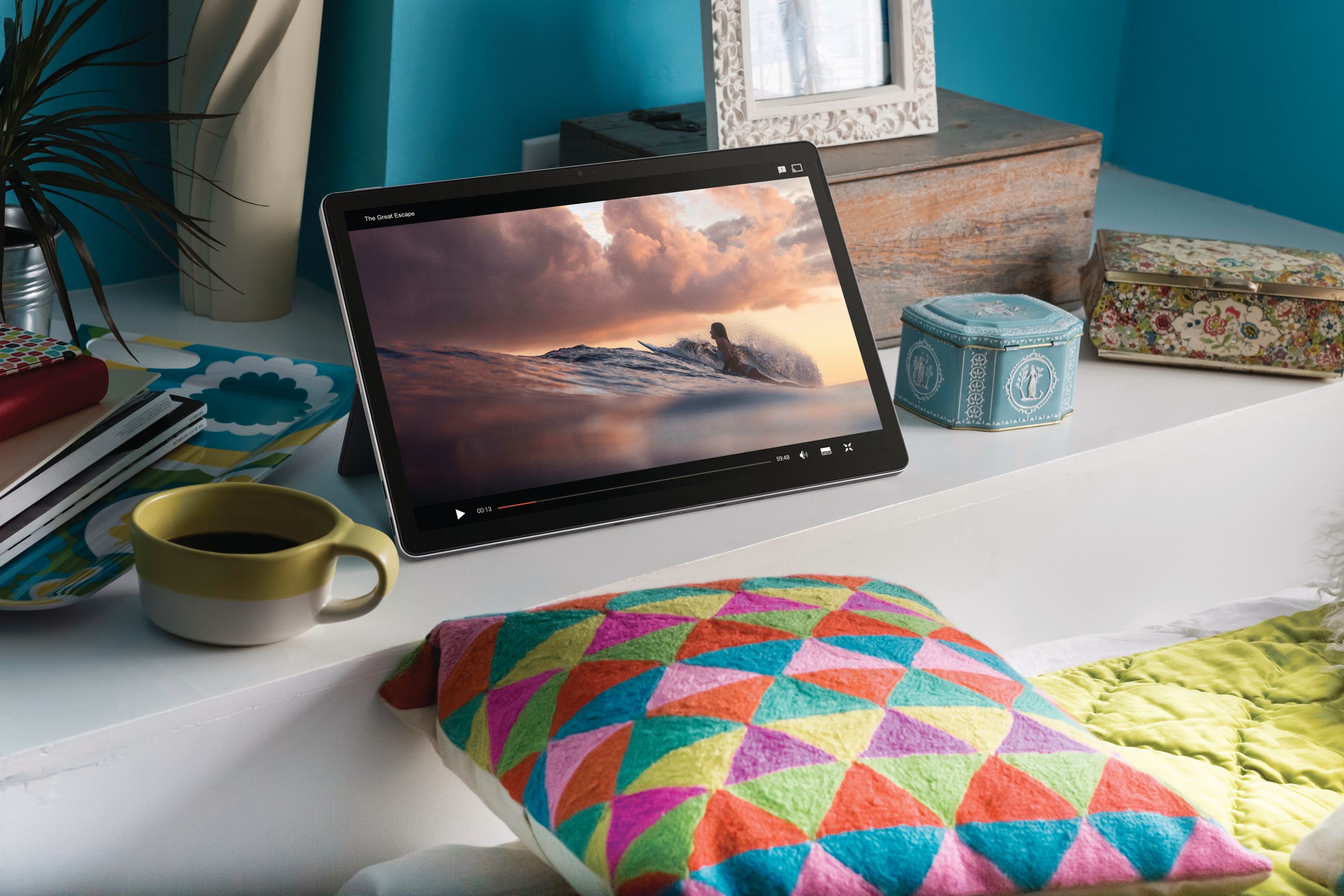 HP Chromebook X2 11 and HP Chromebase AIO Product Shots in a Lifestyle Setting