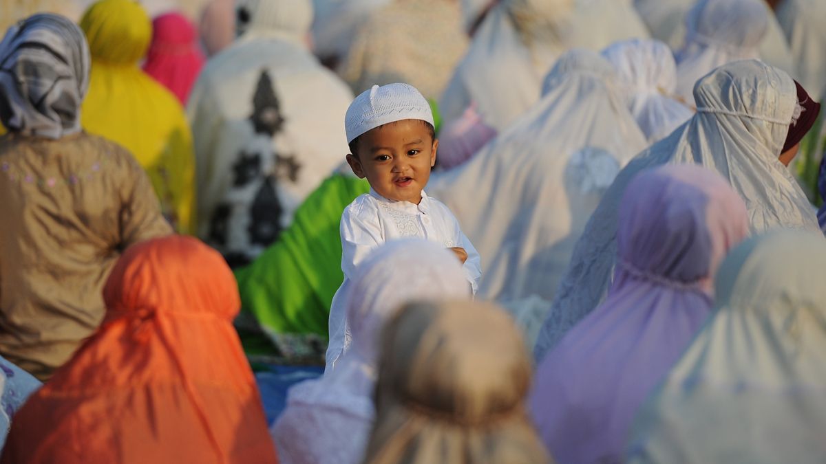 SURABAYA, INDONESIA - SEPTEMBER 24:Indonesian Muslims attend to Eid Al-Adha prayer on September 24, 2015 in Surabaya, Indonesia. Muslims worldwide celebrate Eid Al-Adha, to commemorate the Pr