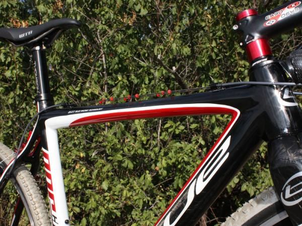 The large-diameter top tube is slightly flattened for easier shouldering