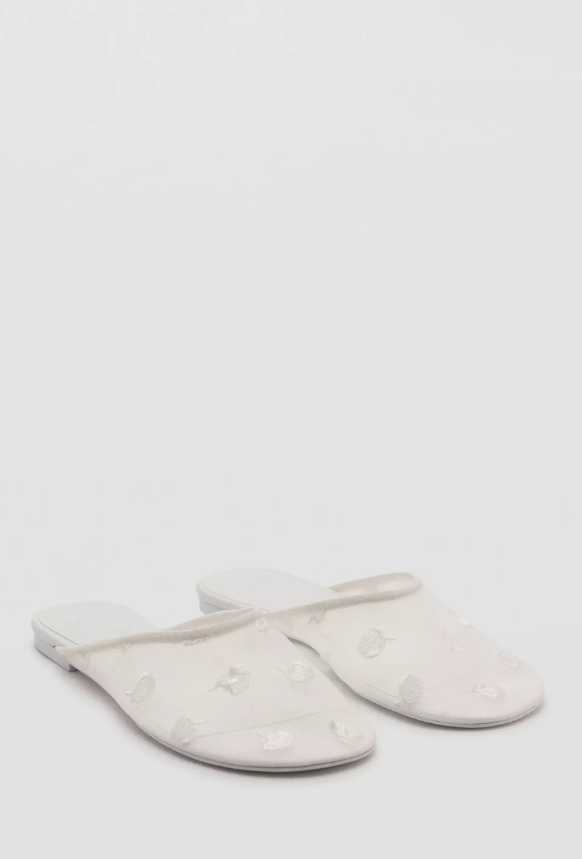 Mango, Embroidery mesh shoe