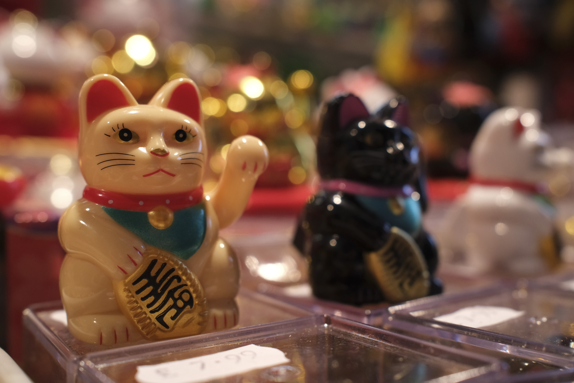 Chinese lucky cat photo taken at f/4 using the Fujifilm X100VI