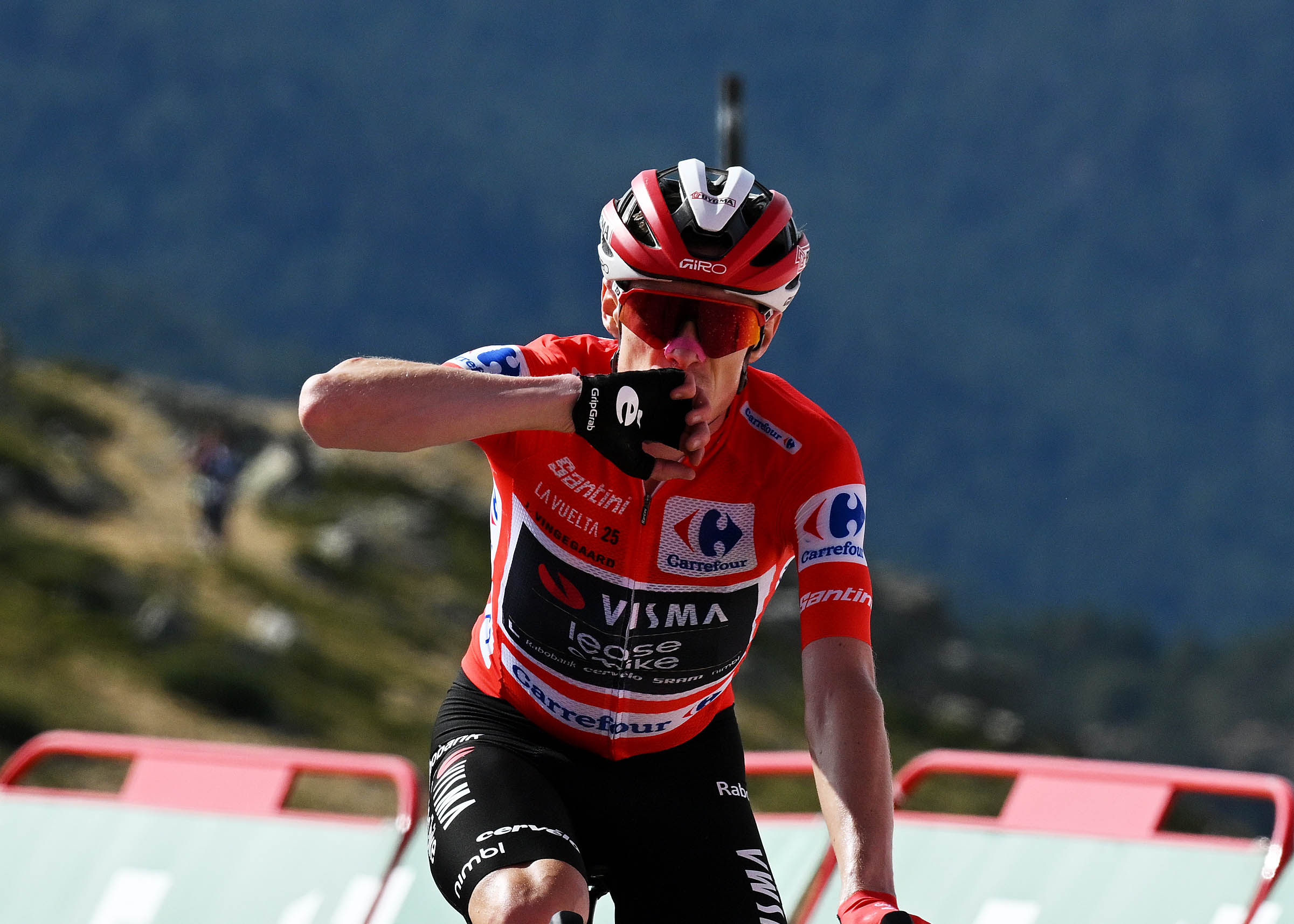 BOLA DEL MUNDO, SPAIN - SEPTEMBER 13: Jonas Vingegaard of Denmark and Team Visma | Lease a Bike - Red Leader Jersey celebrates at finish line as stage winner during the La Vuelta - 80th Tour of Spain 2025, Stage 20 a 164.8km stage from Robledo de Chavela to Bola del Mundo. Puerto de Navacerrada 2253m / #UCIWT / on September 13, 2025 in Bola del Mundo. Puerto de Navacerrada, Spain. (Photo by Dario Belingheri/Getty Images)