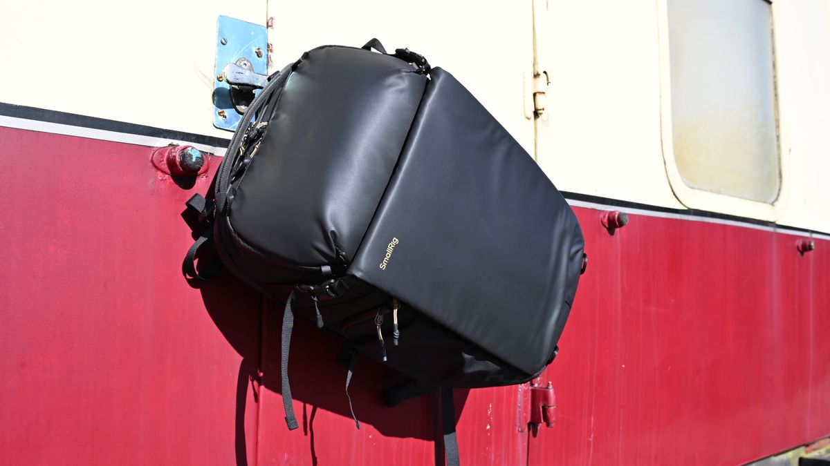 SmallRig Professional Outdoor Backpack 25L