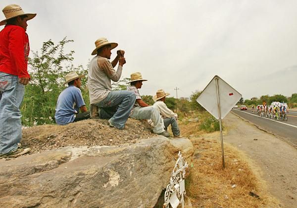 Eeyyy, companero! Some locals grab a snapshot of the race.